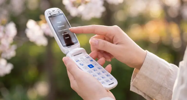 commodore flip phone